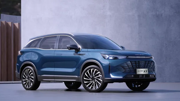 BAIC X7 2026: подробный обзор кроссовера — практичность, интерьер, детали