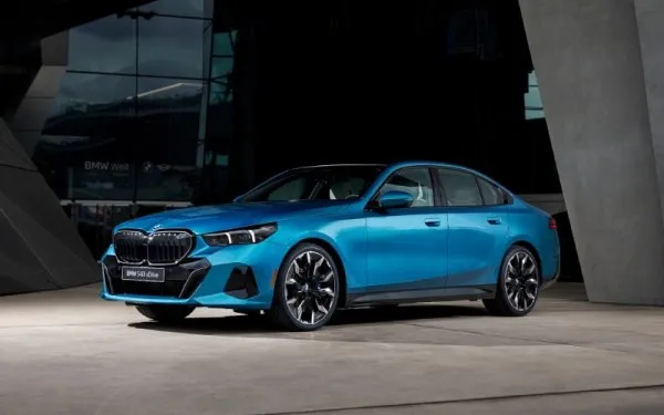 BMW 5 Series 2026: как выглядит, едет и живёт в реальности