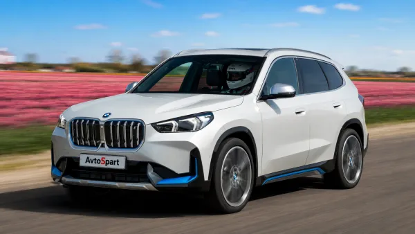 BMW iX1 xDrive30 2026: обзор БМВ iX1 xDrive30 — электрокроссовер для города и семьи