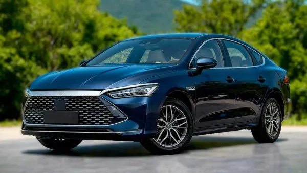 BYD Qin Plus DM 2026: подробный обзор гибридного седана для города и семьи