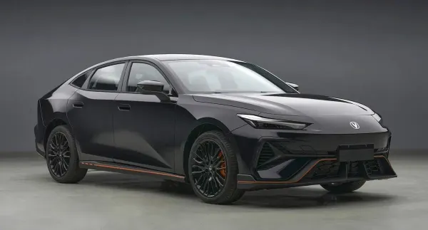 Changan Uni-V 2026: как едет лифтбек, что в салоне и сколько стоит владение