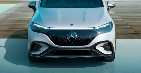 Mercedes-Benz EQE SUV 2026: живой обзор, сравнение с BMW iX и Audi Q8 e-tron