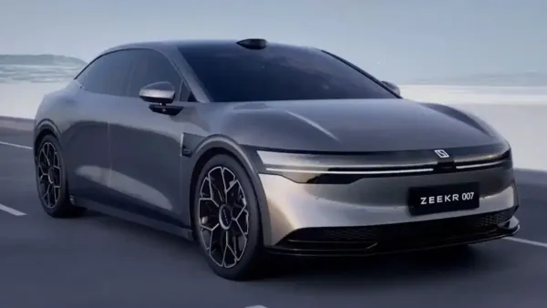 Zeekr 007 2026: обзор электроседана и сравнение с Tesla Model 3