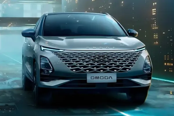 Omoda C5 2026: аэродинамика передка и воздуховоды под фарами