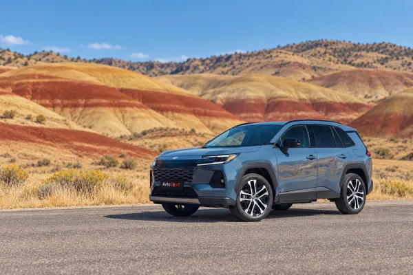 Toyota RAV4 2026: подробный обзор Тойота РАВ4 для будущих владельцев